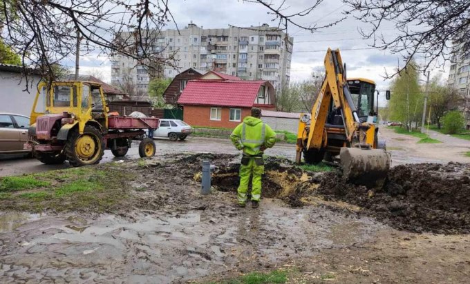 КП Харьковводоканал устраняет аварии на водопроводе Харькова